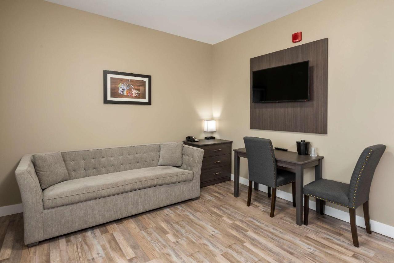 Econo Lodge Prince George Exterior photo