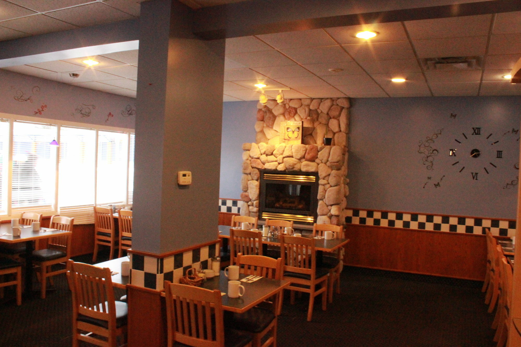 Econo Lodge Prince George Exterior photo