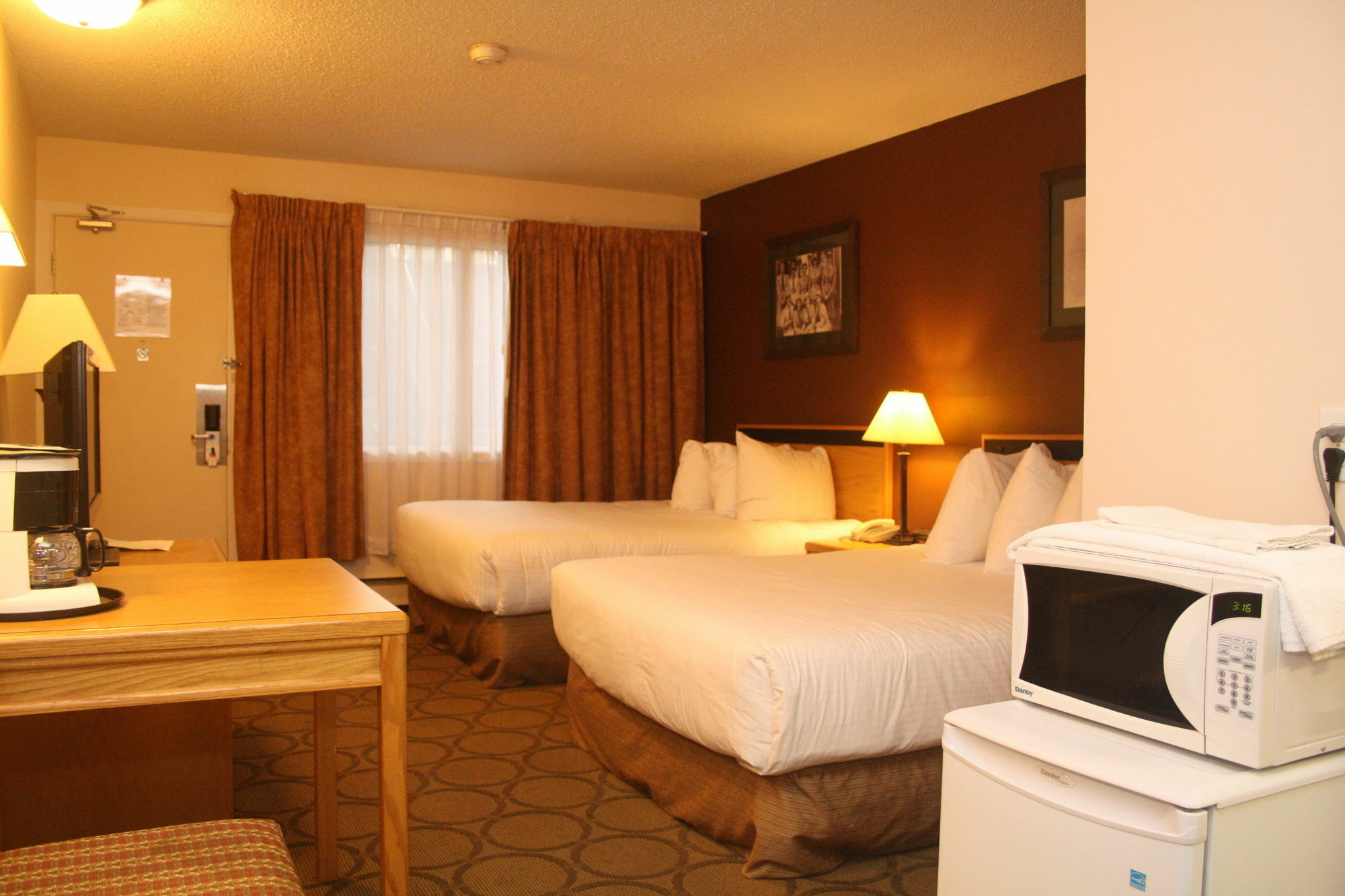 Econo Lodge Prince George Exterior photo